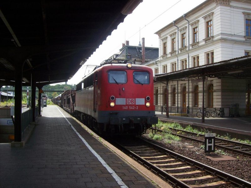 BR 140 542 f�hrt durch den Bahnhof Altenburg 8/2008 