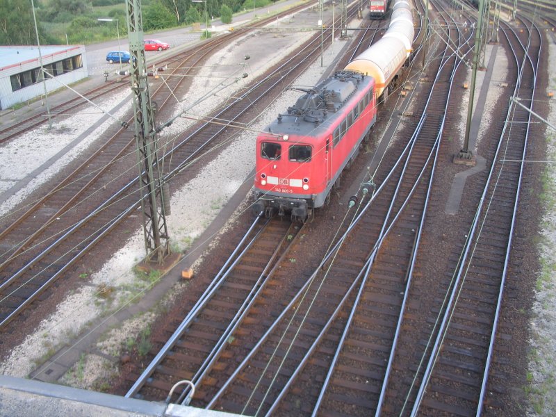 140 809-5 durchf�hrt am 19.08.2008 mit einem Kesselwagenzug den Rangierbahnhof