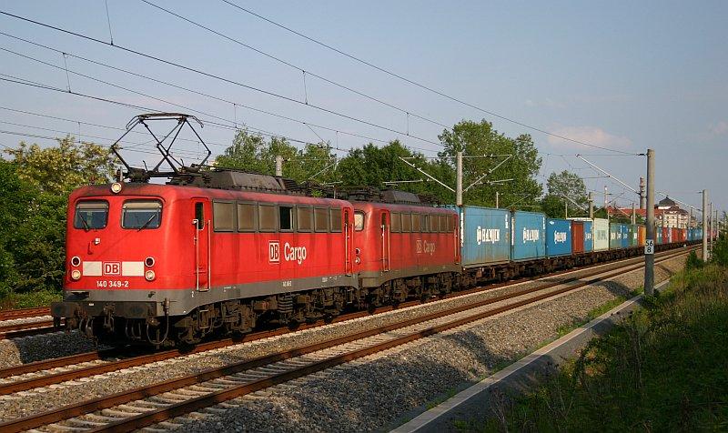 140 349-2 und eine Schwesterlok am 24.05.05 bei Dresden-Doberitz. 