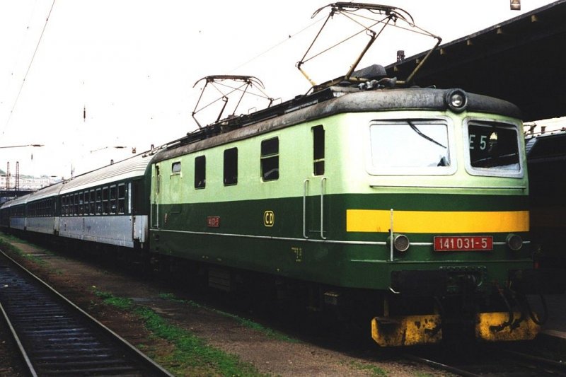 141031-5 to station Praha-Masarykovo on 8-5-1995. Image and scan: Date