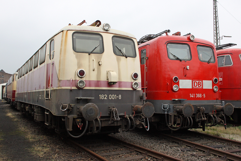 Die 182 001-8 und 141 366-5 im DB Museum in