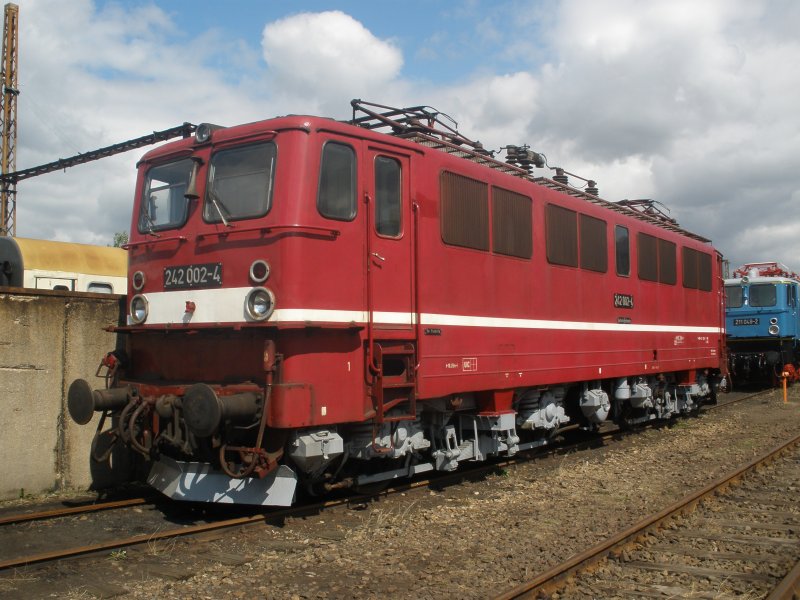 242002-4 to 18.Heizhausfest in Chemnitz-Hilbersdorf on 08/24/2008 and is behind