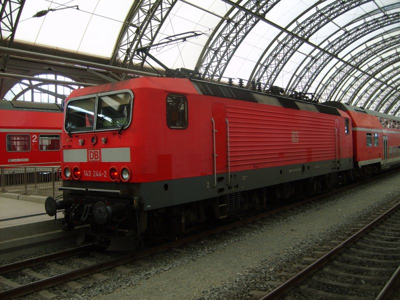 BR 143 244-2 am 20.08.08 in Dresden Hbf 