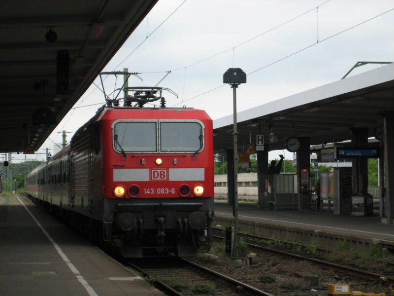 BR 143 063-6 kam von Hildesheim nach Braunschweig HBF 