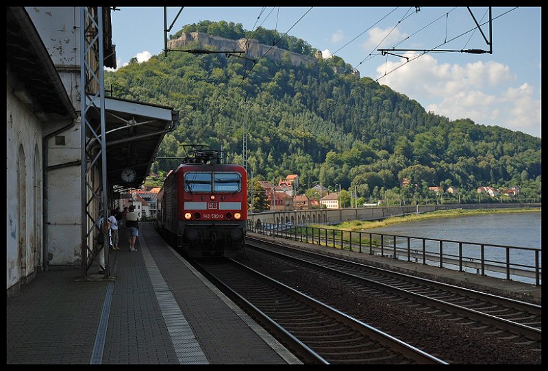 Es Hat Einfahrt S1 In Den Bahnhof K�nigstein(S�chsische Schweiz)Und F�hrt