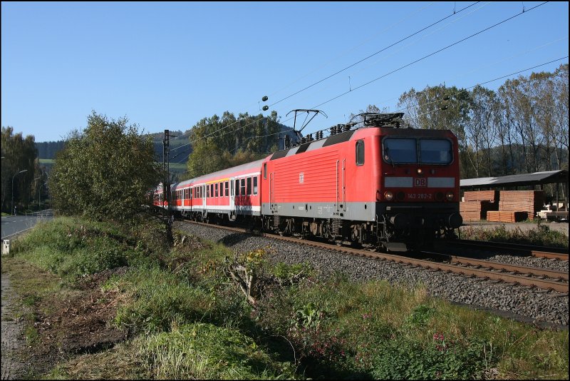143 282 erreicht mit der RB91 (RB 39163) Ruhr-Sieg-Bahn am