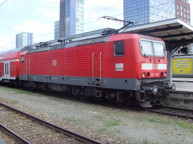 143 145-1 mit neuer UIC-Nummer steht auf Gleis 7 in