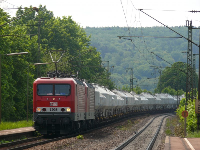 MEG 603 und eine Schwestermaschine bei der Durchfahrt in Regensburg-Pr�fening,
