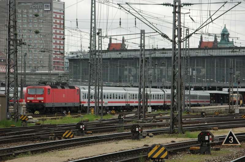 Eine 143 vor einem IC? Das Kuriosum ist schnell erkl�rt: