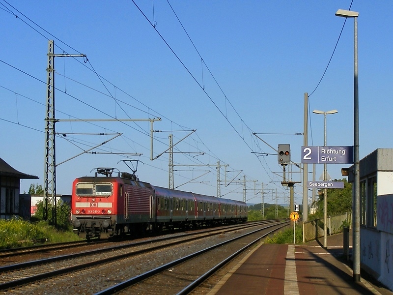 Am Abend des 13.6.2009 erreicht 143 291-3 den Bahnhof Seebergen.