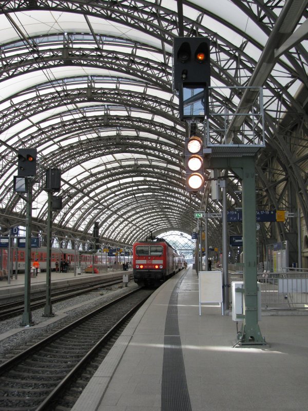 Dresden Hbf: Bremsen in Ordnung , Halt erwarten , so die bedeutung