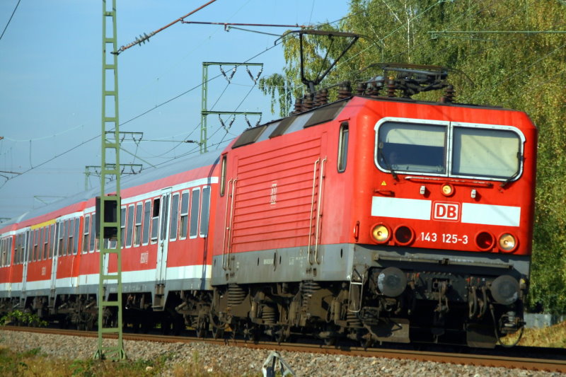 Die 143 125-3 als Regionalexpress von Wiesbaden HBF nach Frankfurt