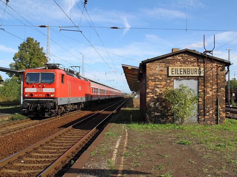 143 272-3 zieht am 5.10.2009 den RE von Cottbus nach