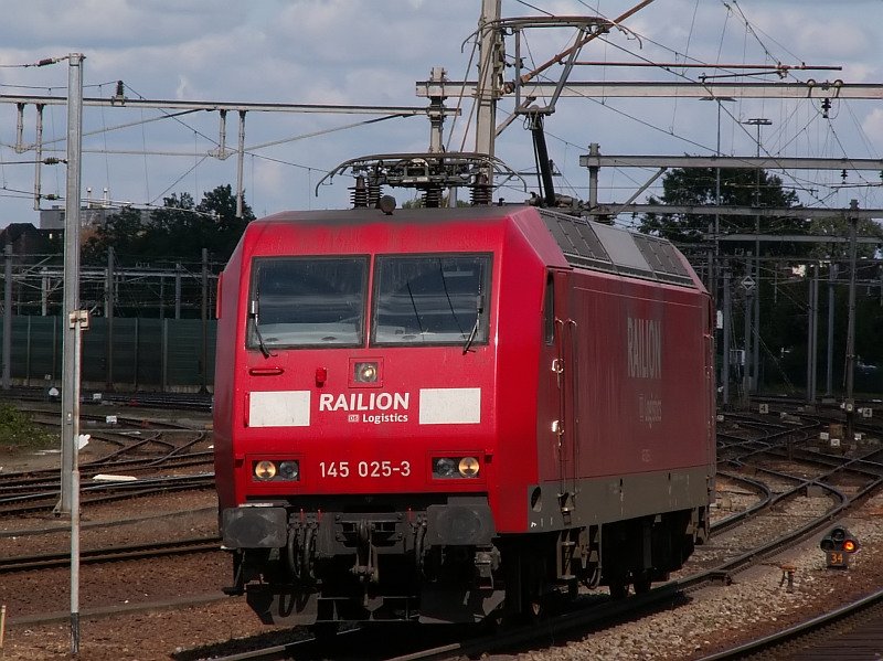 Diese 145er wartet in Venlo auf ihren n�chsten Einsatz. Das