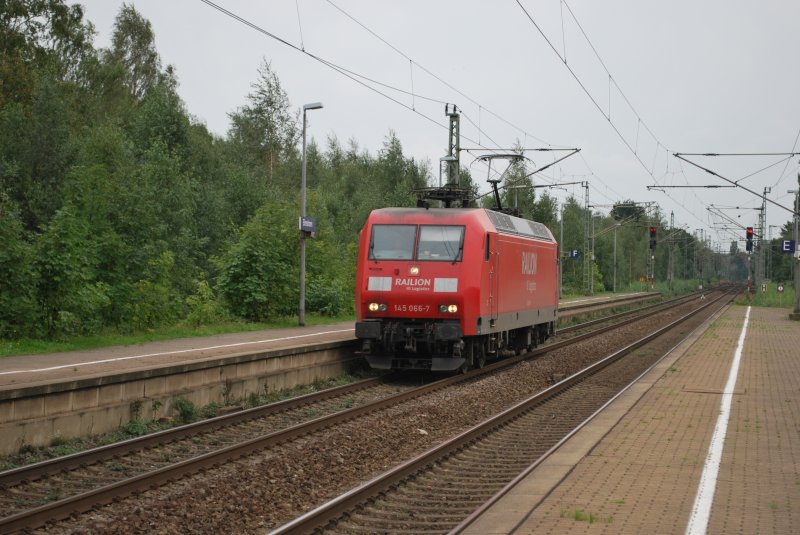 145 066-7 als Lz in Richtung Itzehoe in Elmshorn am