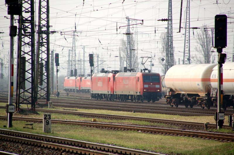 145 049 zieht am 04.04.09 eine BR 185 durch den