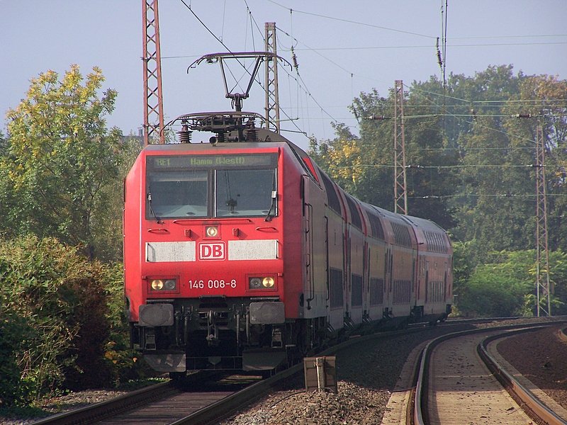 146 008-8 bei der Einfahrt von M�lheim(Ruhr) Hbf am 04.10.07.