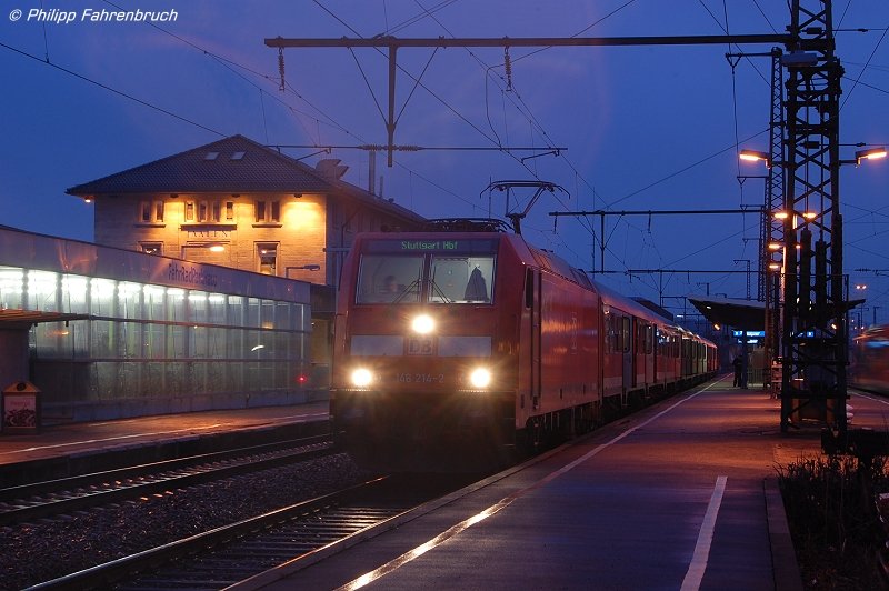 246 214-2 stand zur blauen Stunde des 12.12.07 mit RE