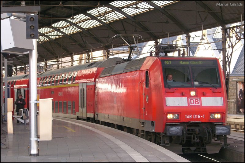 146 016 steht mit dem RE10125 abfahrtsbereit in Aachen Hbf