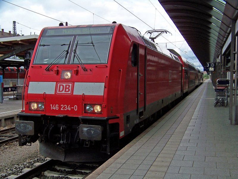 146 234 mit RB31087 in Freiburg(Breisgau)Hbf, 19.7.09. 