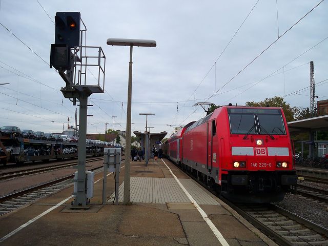 146 229 steht mit seinem RE 5181 (Offenburg-Basel SBB) im