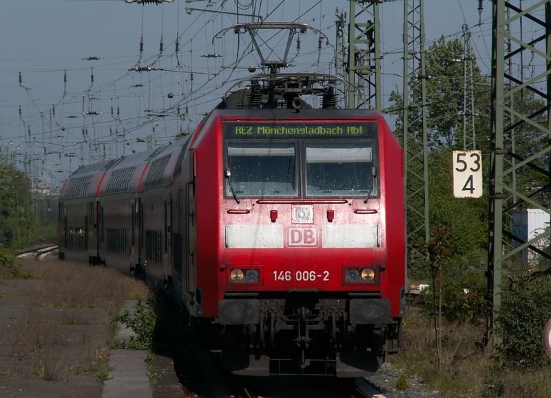 The RE2 drives in the Krefeld railway station. The photo