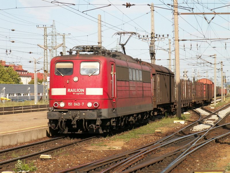 151 043 am 7.7.2007 bei der Durchfahrt in Wien H�tteldorf