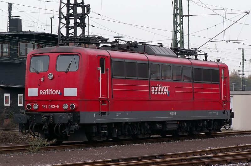 This is 151 parked in the depot Oberhausen Osterfeld. The