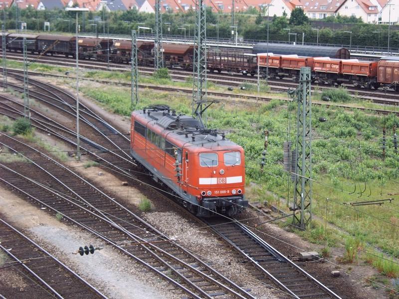 Eine BR151 rangiert am 11.6.05 im Rangierbahnhof Mannheim. 