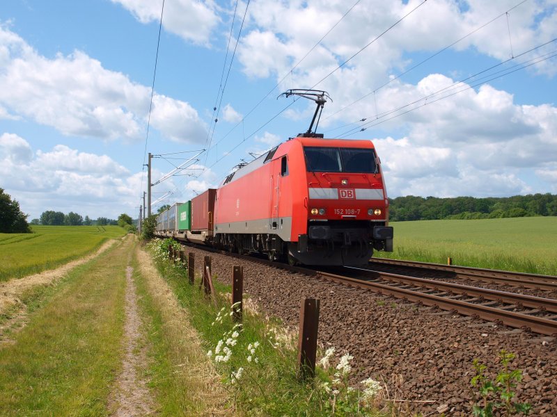 152 108-7 bringt am 28.05.09 einen KLV-Zug aus dem S�den