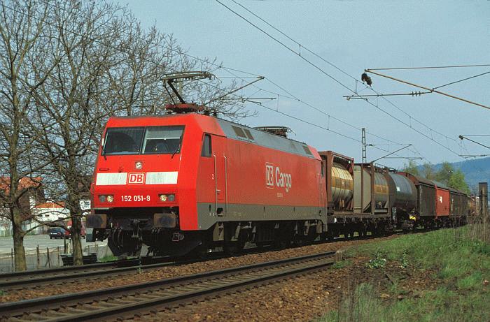 152051-9 on 04/08/2000 at Lützelsachsen / Bergstr. www.eiserbahn.de (automatically translated,
