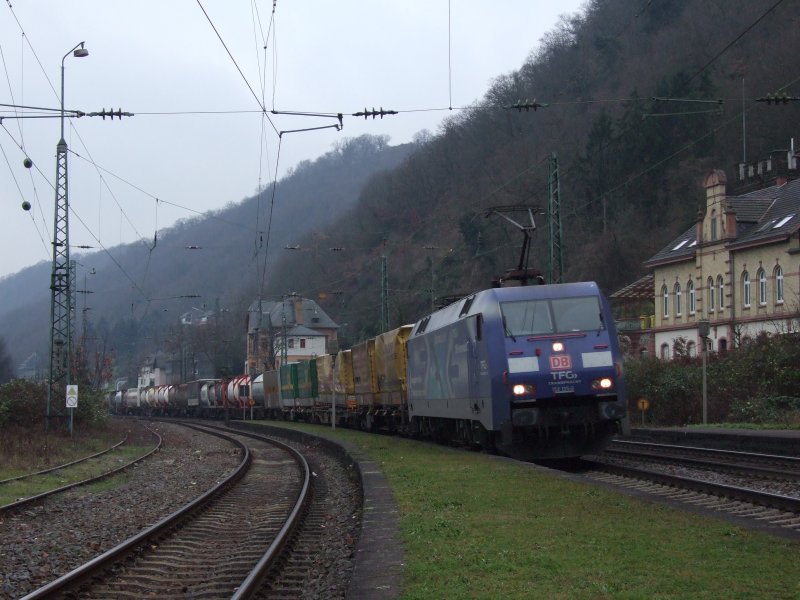 152 135 Albatros durchf�hrt am 13.12.2008 mit ihrem G�terzug den
