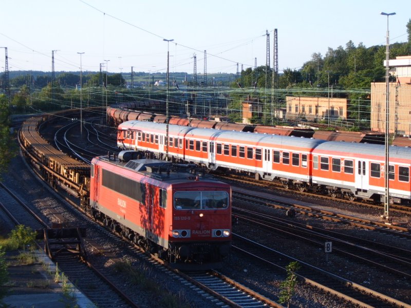 155 120-9 f�hrt am 19.06.07 mit einem Schienenganzzug in den