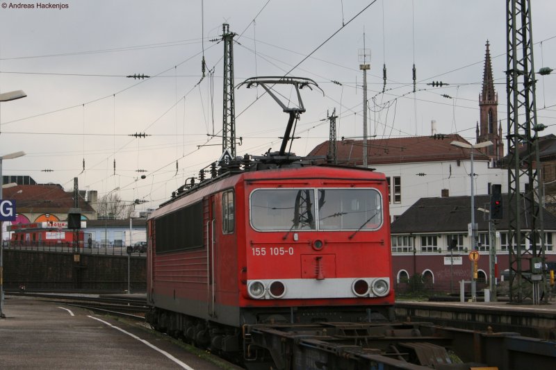155 105-0 mit einem Wechselaufliegerzug im Bahnhof Offenburg 20.4.08 