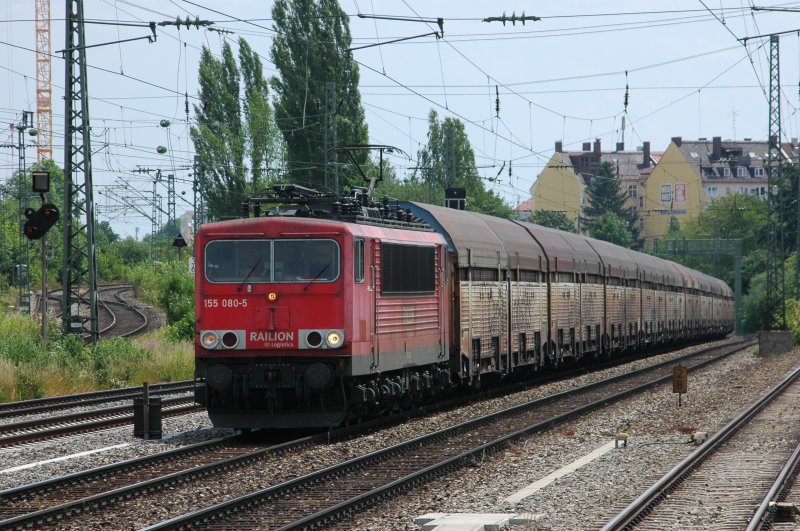 155 080 am 27.06.08 mit einem Autotransport am Heimeranplatz 
