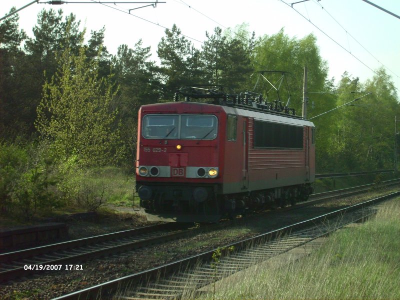 155 029 kommt solo aus Frankfurt/Oder gefahren kurz vor Eisenh�ttenstadt.19.04.07