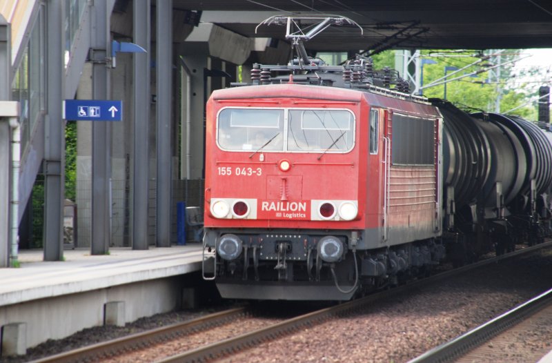 Berlin, 12.05.2009, 155 043-3 passiert den Bahnhof Hohensch�nhausen 