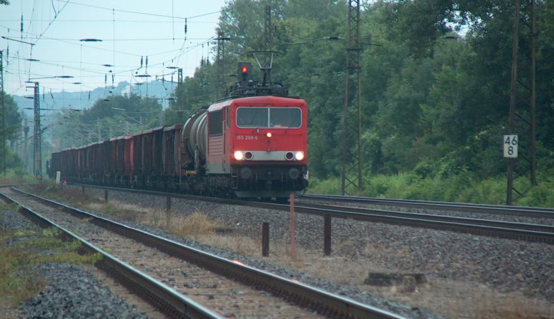 DB 155 268-6 mit einem gemischten G�terzug Richtung Gro�korbetha, in