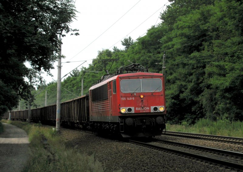 155 149-8 mit ihrem G�terzug beladen mit Kies in Richtung