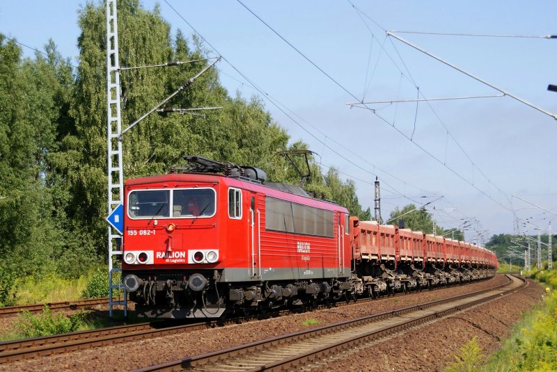 155 082 kurz vor der Durchfahrt des Bhf. Blankenfelde bei