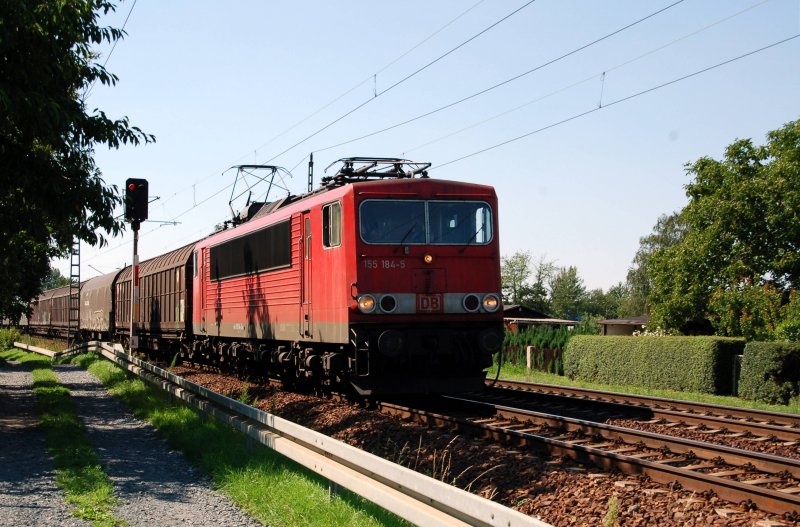 155 184 zieht am 27.07.09 einen G�terzug durch Dresden-Stetzsch Richtung