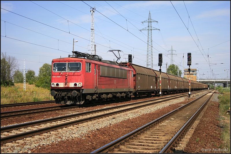 DB 155 256-1 mit Seitenschiebewandwagen (Berlin Sch�nefeld, 15.08.2009) 