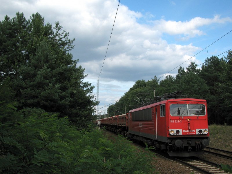 155 222-3 mit allt�glichen Schotterzug vom BBI am 14.08. durch