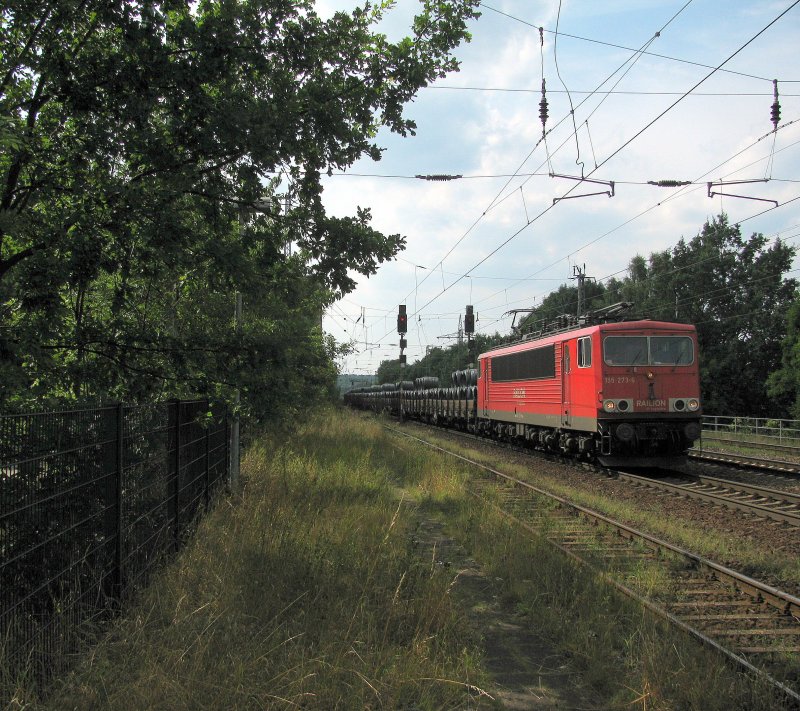 155 273-6 mit Drahtrollen am 17.08 durch Saarmund. 