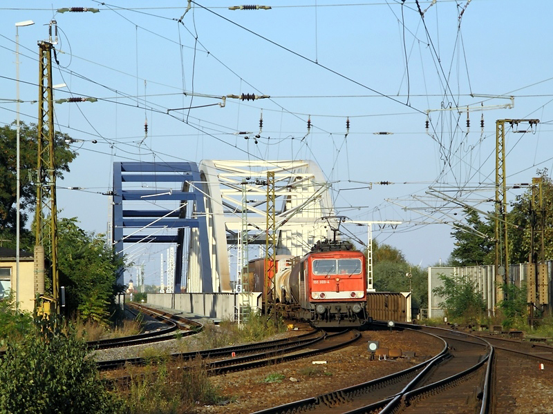 Da sich 155 009-4 am 26.9.2009 unbedingt vor den eigentlich