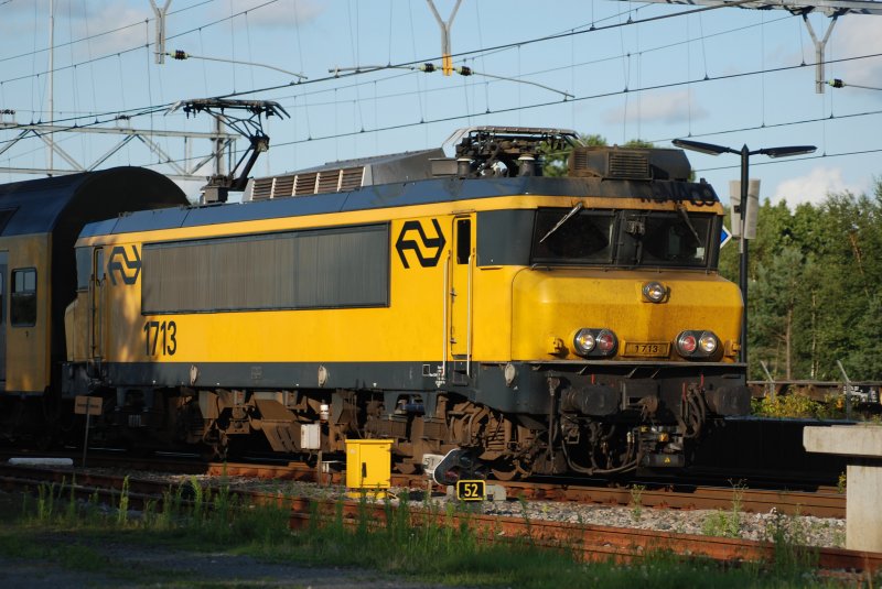 NS 1713 mit ein Regionalzug nach Utrecht bei einen kurzen