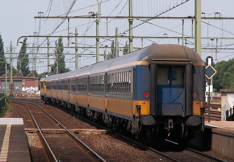 Additional funding to the IC to The Hague. The locomotive
