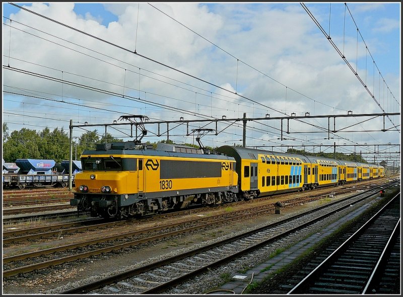 E-Lok 1830 was parked at 05:09:09 DoStos with the station