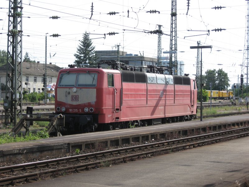 BR 181215-5 stands at 05.30.2007 in Karlsruhe HBF (automatically translated,