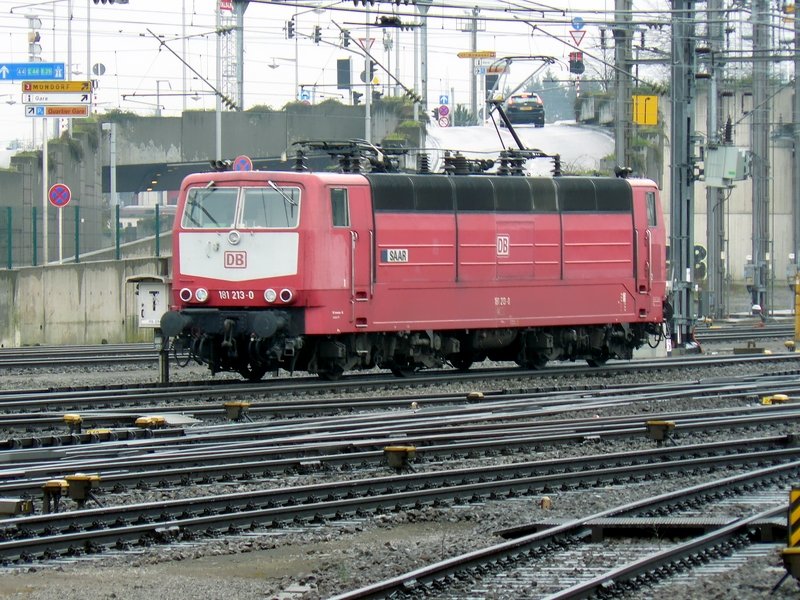 E-Lok 181 213-0 durchf�hrt den Bahnhof von Luxemburg am 05.04.08.